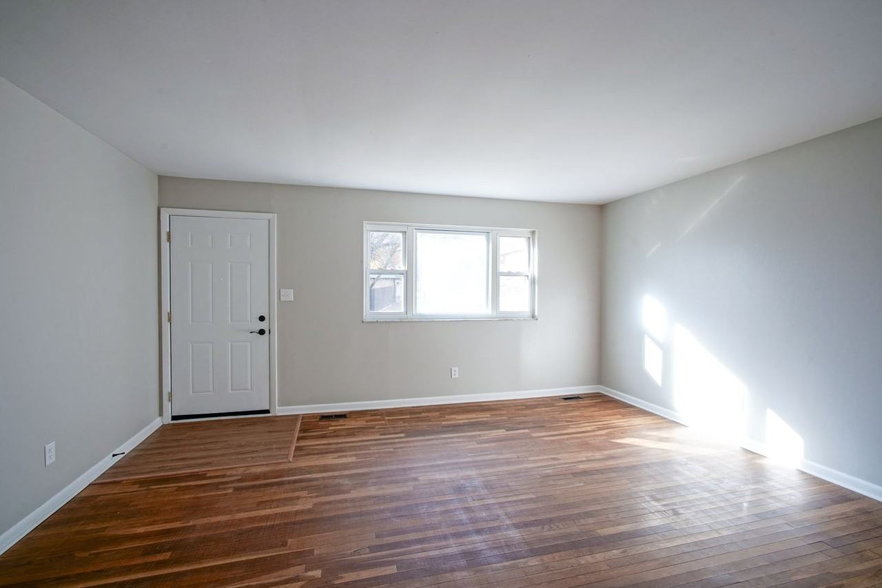 8509 N Ricks Dr E - Photo 7 of 48