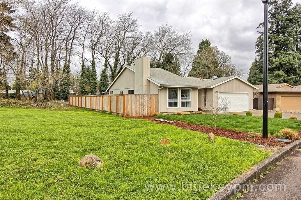 7311 Se Michael Dr - Photo 3 of 17