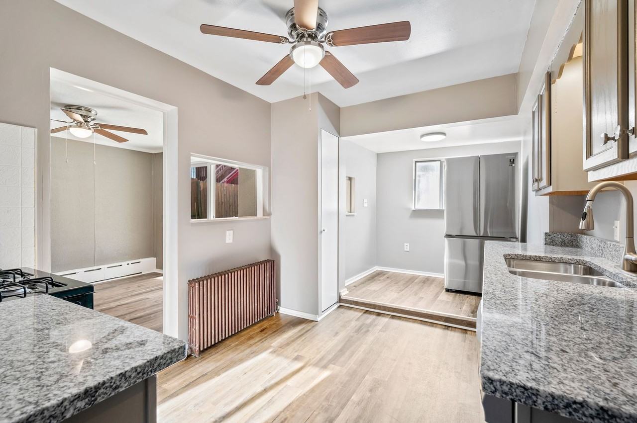 304 Marlow St - Photo 2 of 16