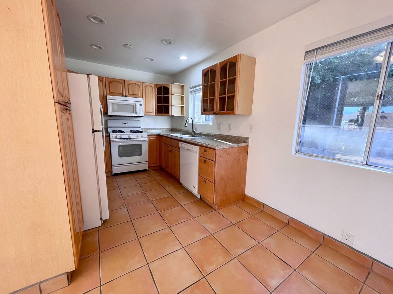 73555 Shadow Mountain Dr #04 - Photo 5 of 9