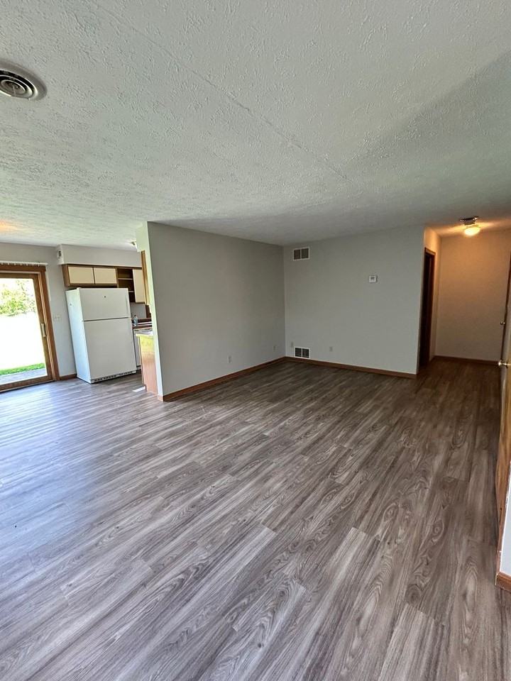 221 Coulter St - Photo 2 of 16