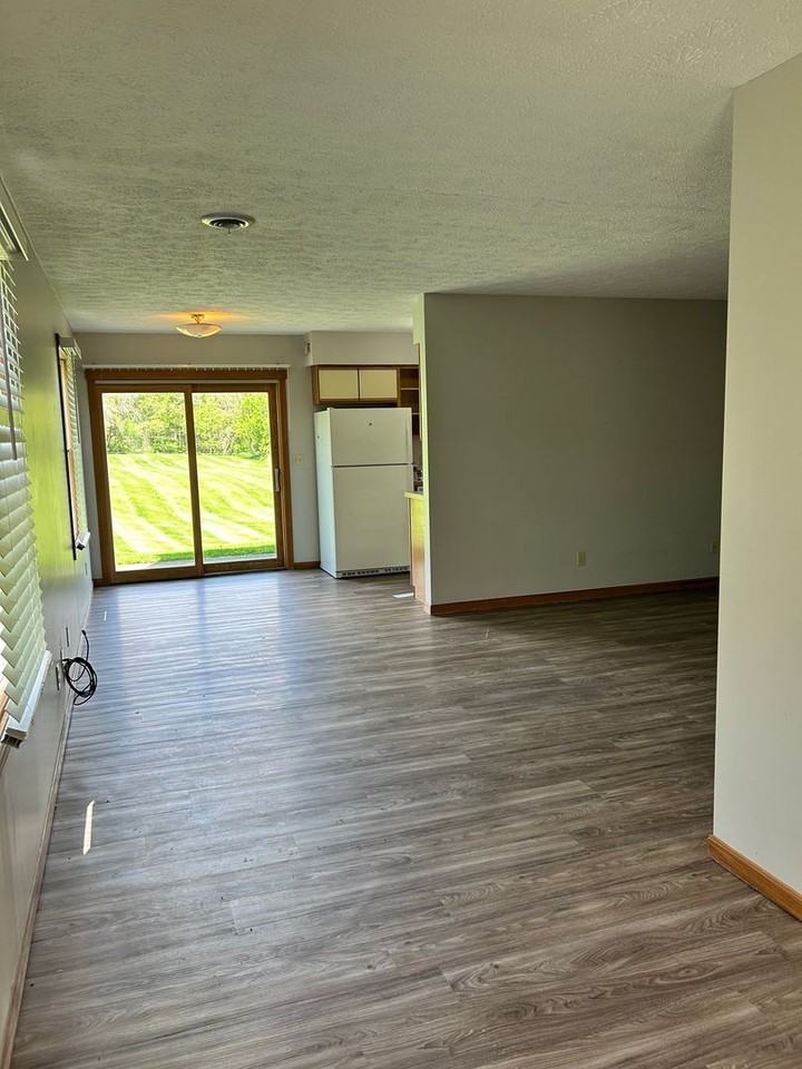 221 Coulter St - Photo 4 of 16