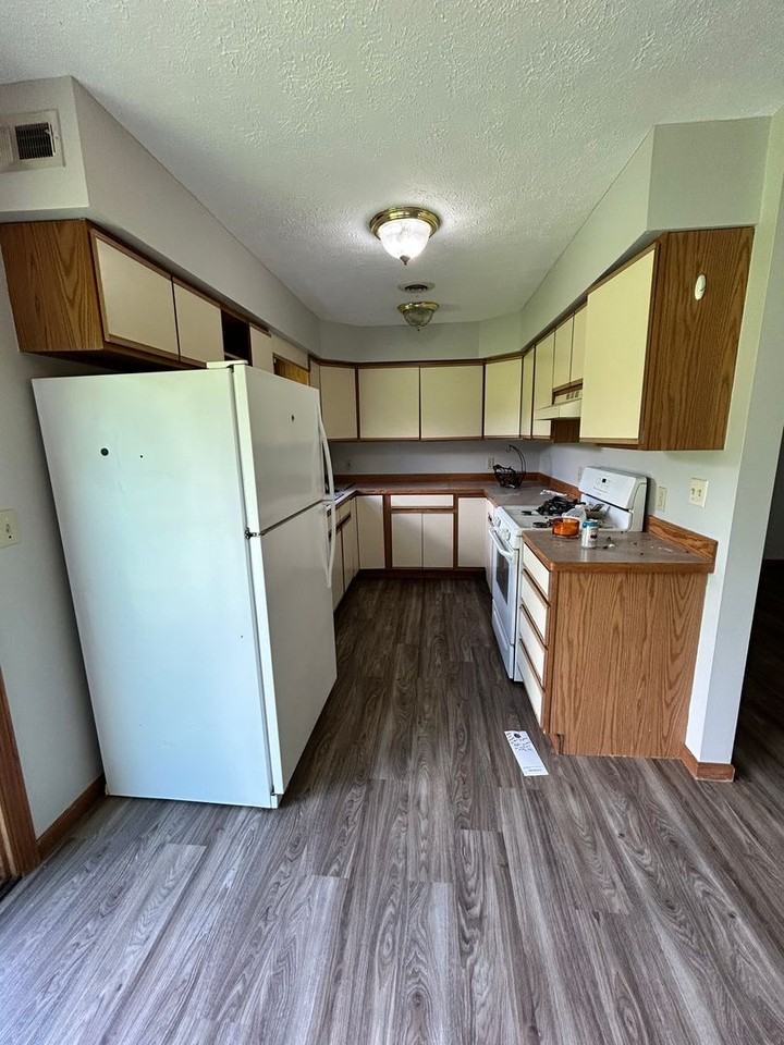 221 Coulter St - Photo 5 of 16
