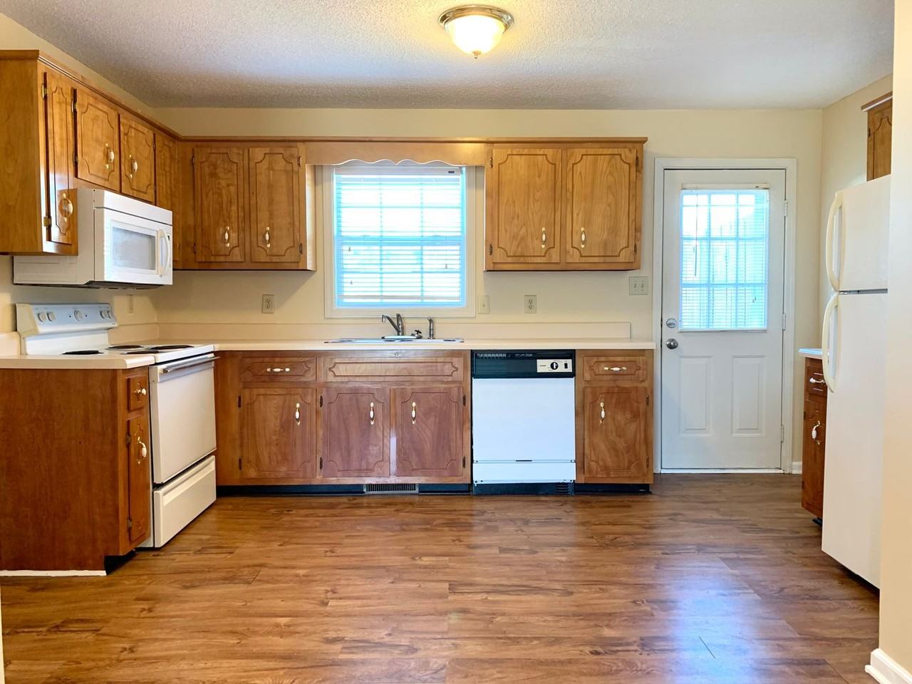 811 Flyer Ct - Photo 5 of 20