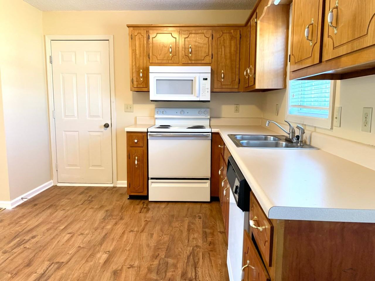 811 Flyer Ct - Photo 6 of 20