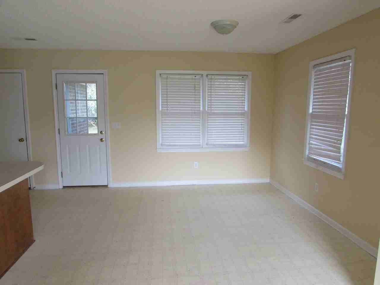 100 Annie Ct - Photo 4 of 8