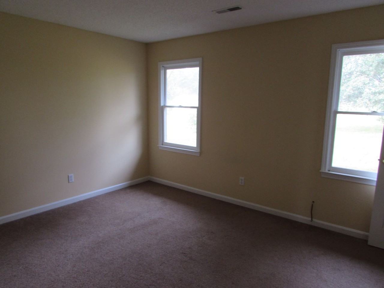 100 Annie Ct - Photo 5 of 8