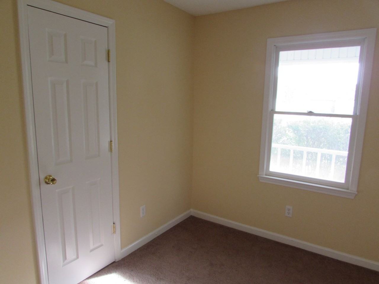 100 Annie Ct - Photo 6 of 8
