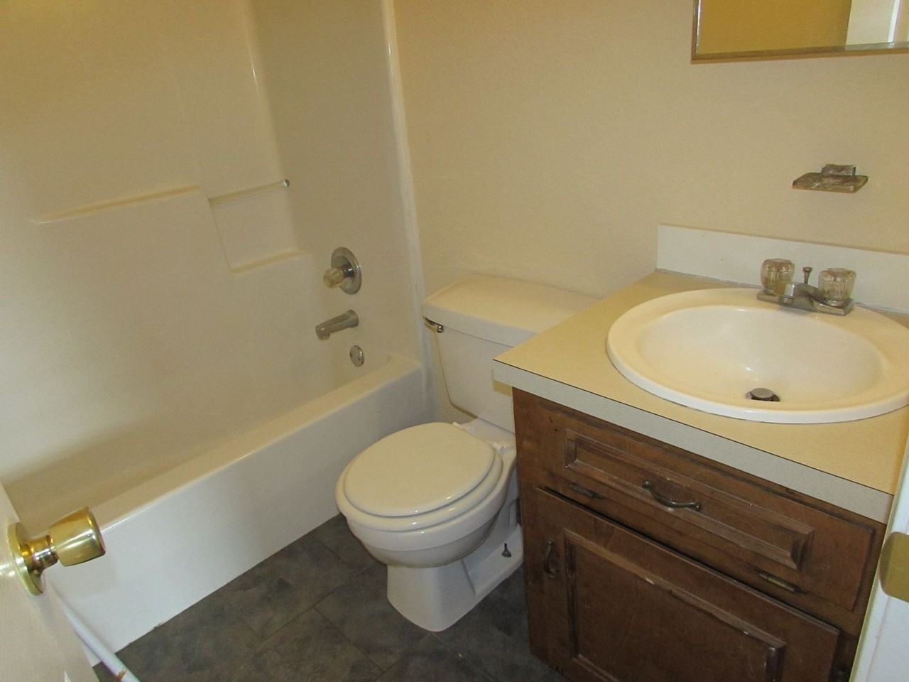 100 Annie Ct - Photo 7 of 8