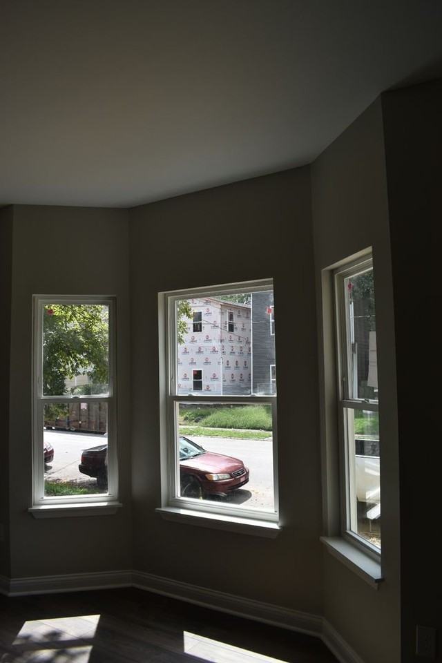 423 E Ormsby Ave - Photo 7 of 10