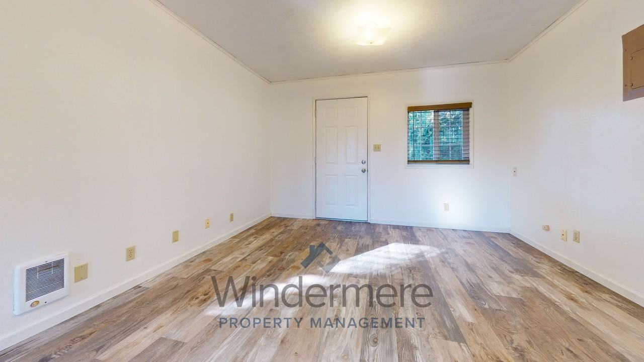 512 Columbia St - Photo 2 of 14