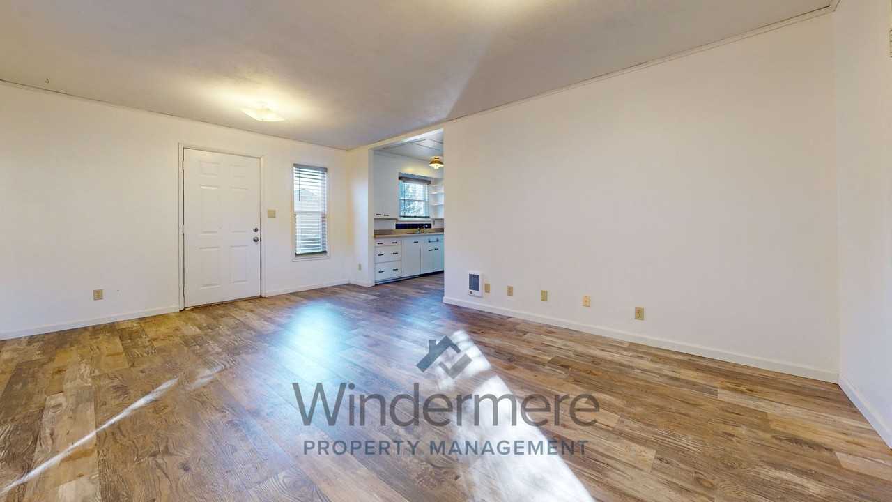 512 Columbia St - Photo 5 of 14