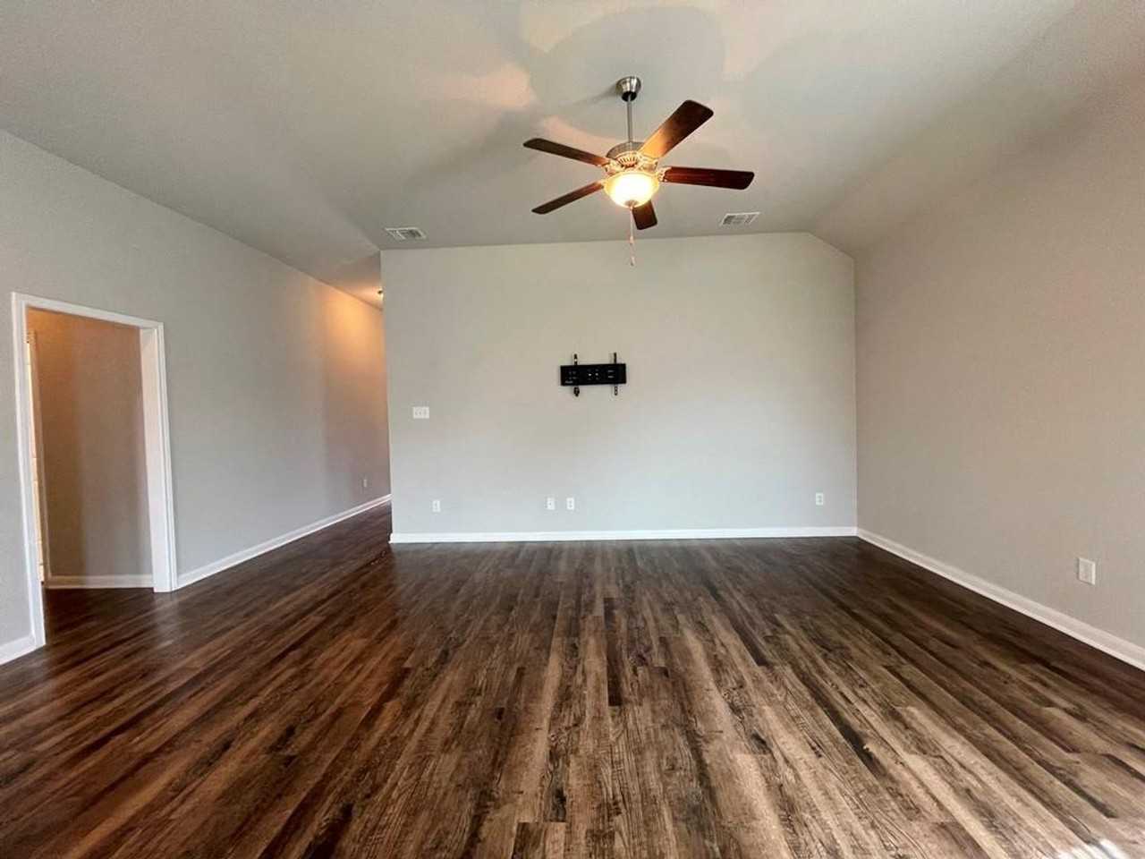 8113 Northgate Loop - Photo 4 of 33