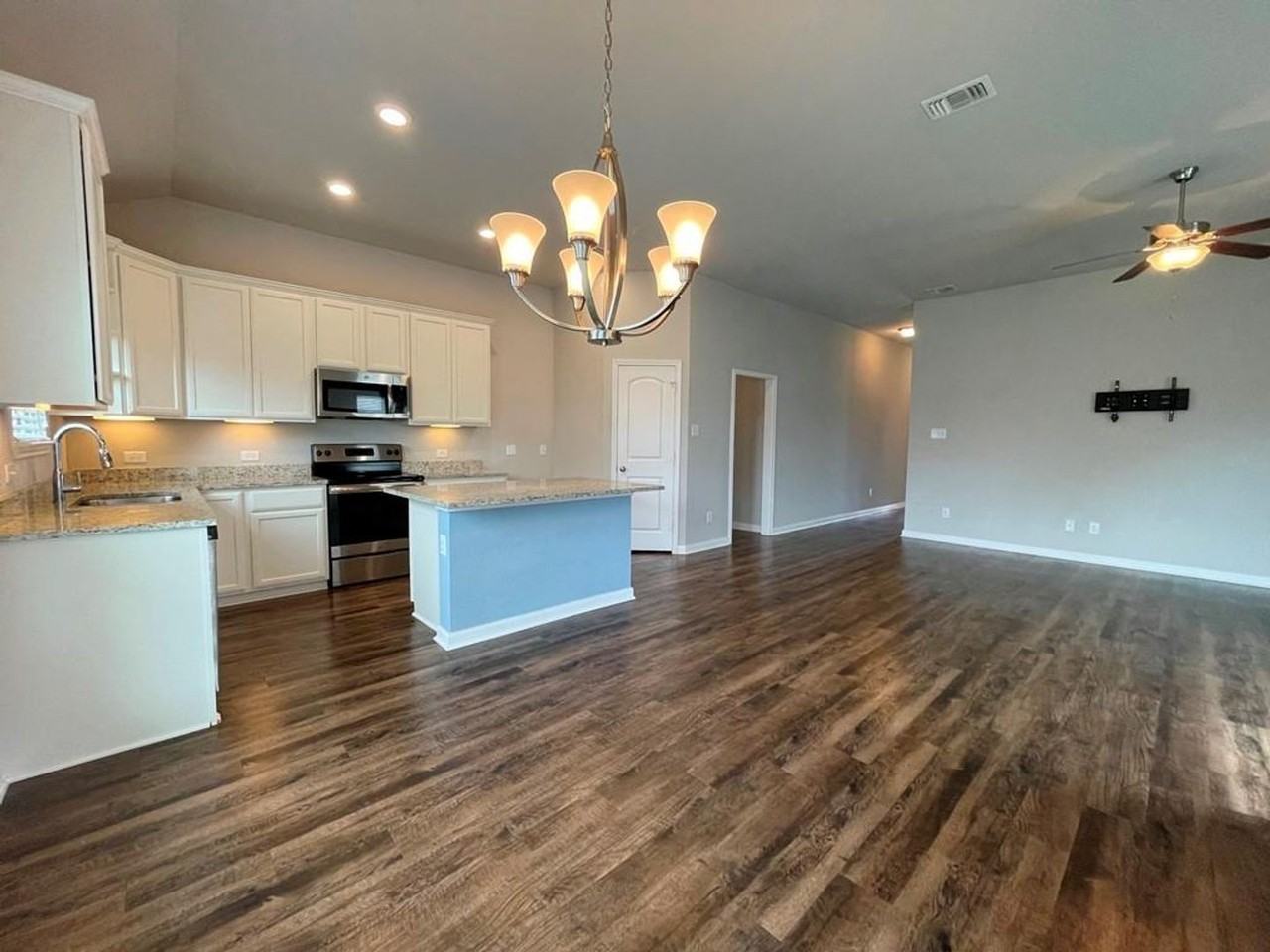 8113 Northgate Loop - Photo 5 of 33