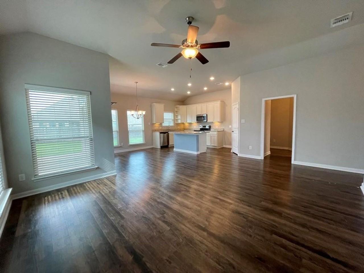 8113 Northgate Loop - Photo 6 of 33