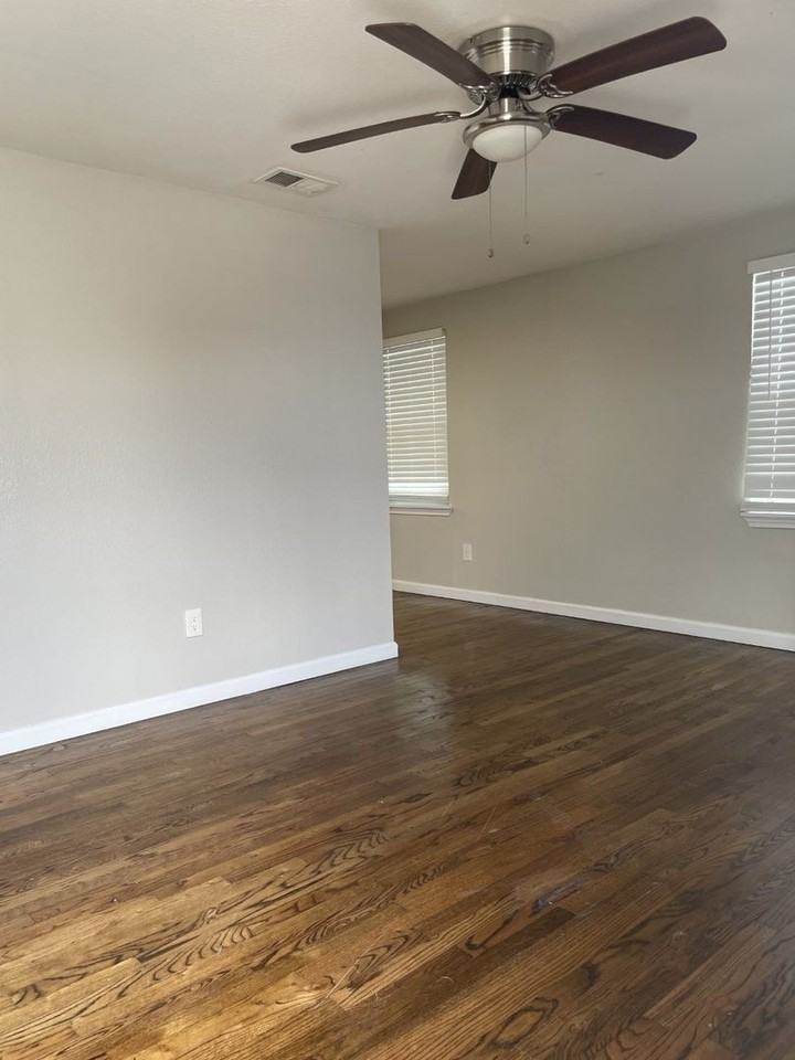 202 W Langley Blvd - Photo 2 of 12