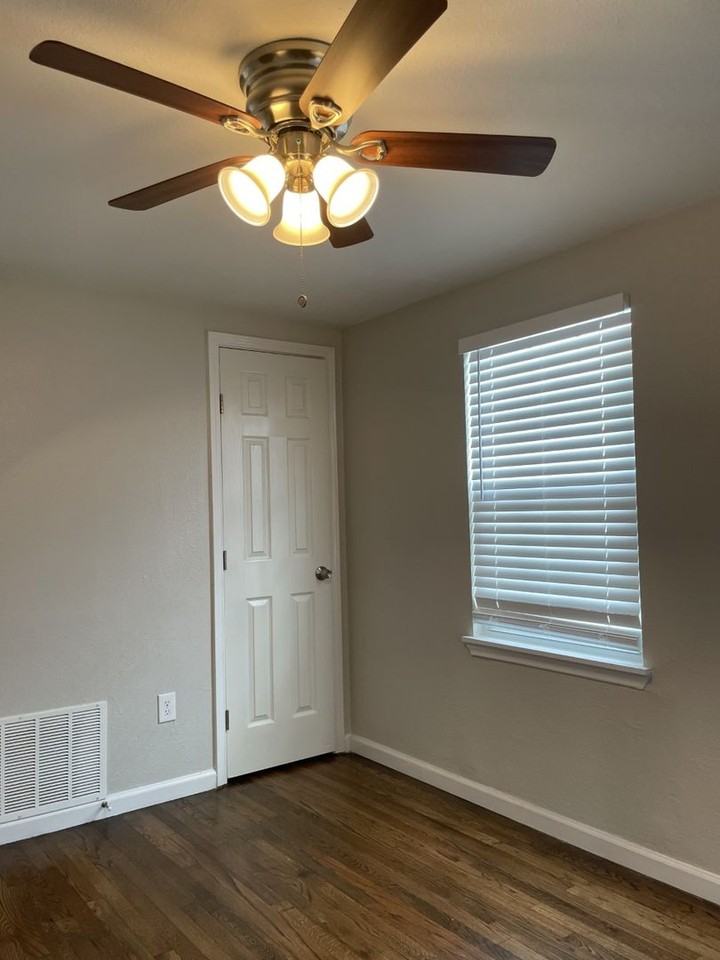 202 W Langley Blvd - Photo 4 of 12