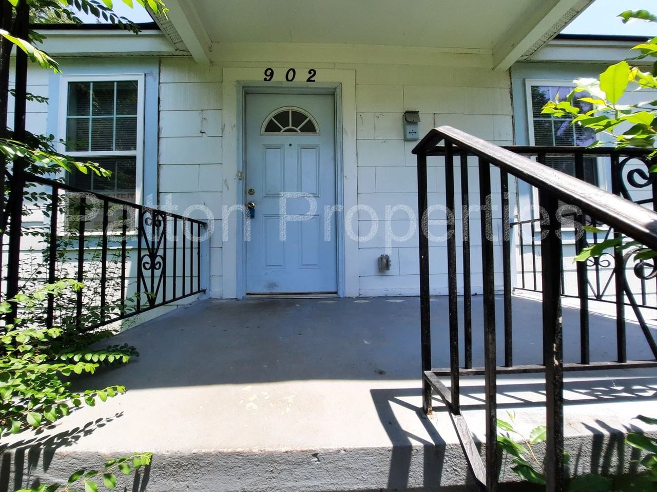 902 Pine St - Photo 2 of 13