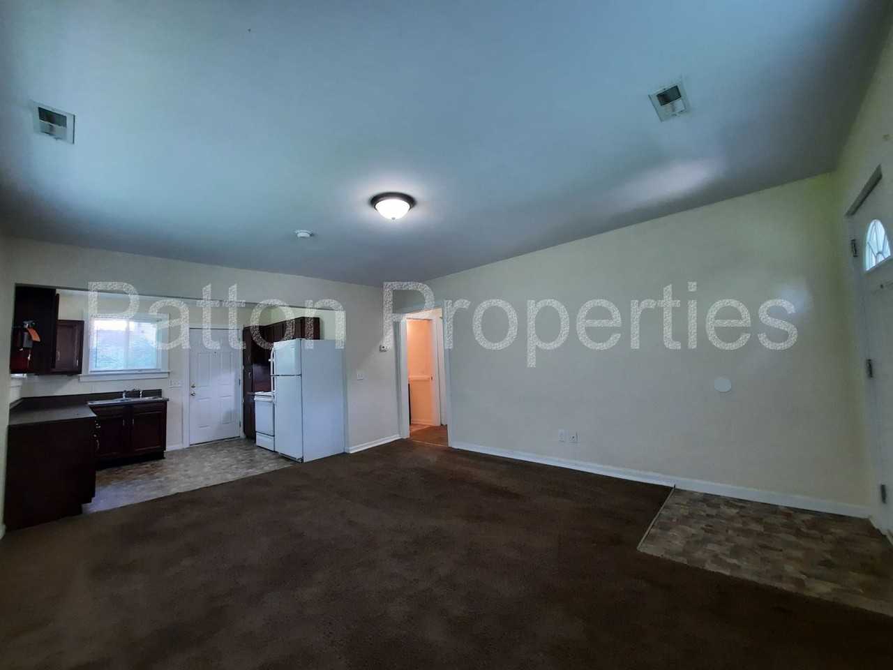 902 Pine St - Photo 3 of 13