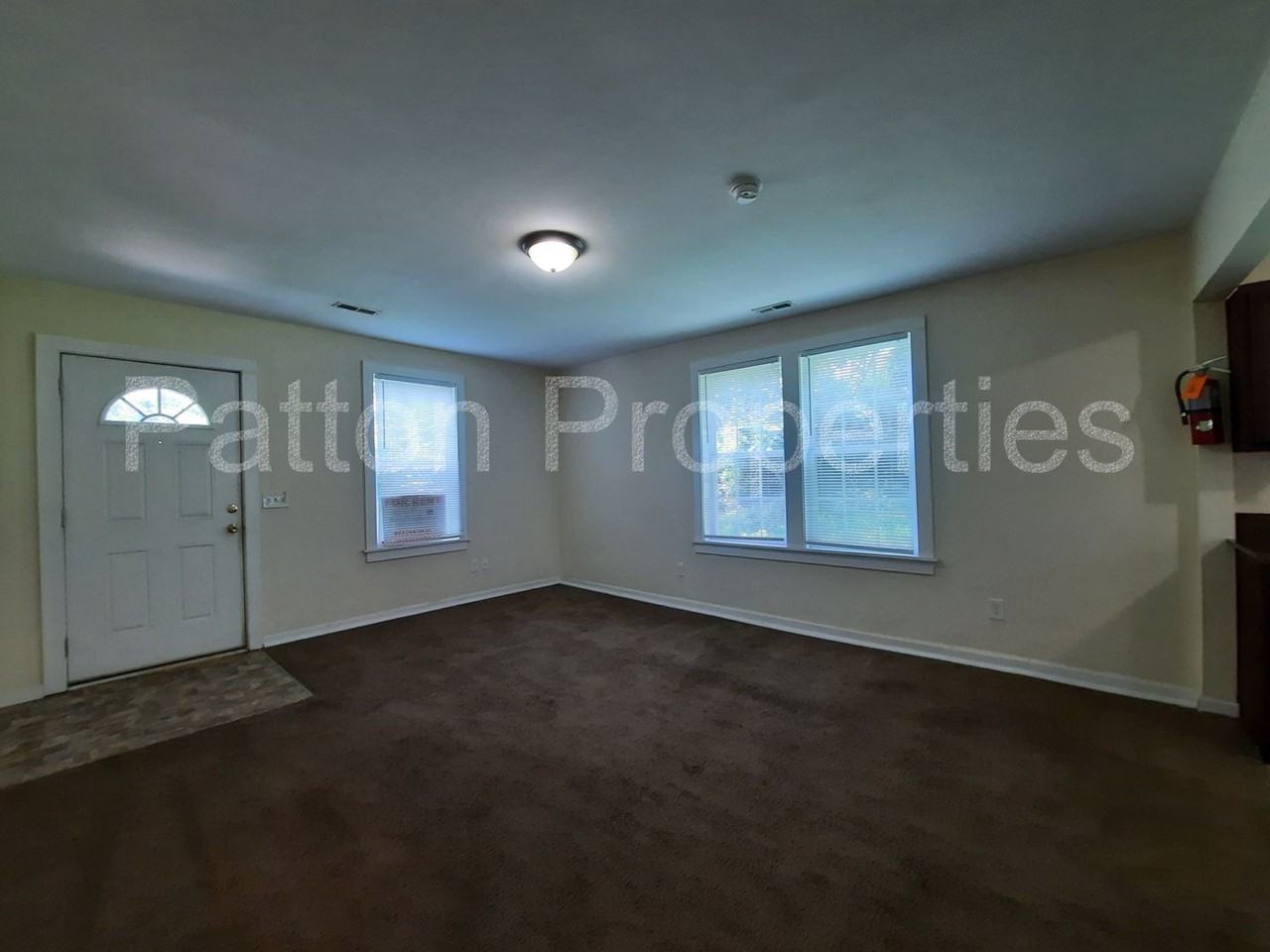 902 Pine St - Photo 4 of 13