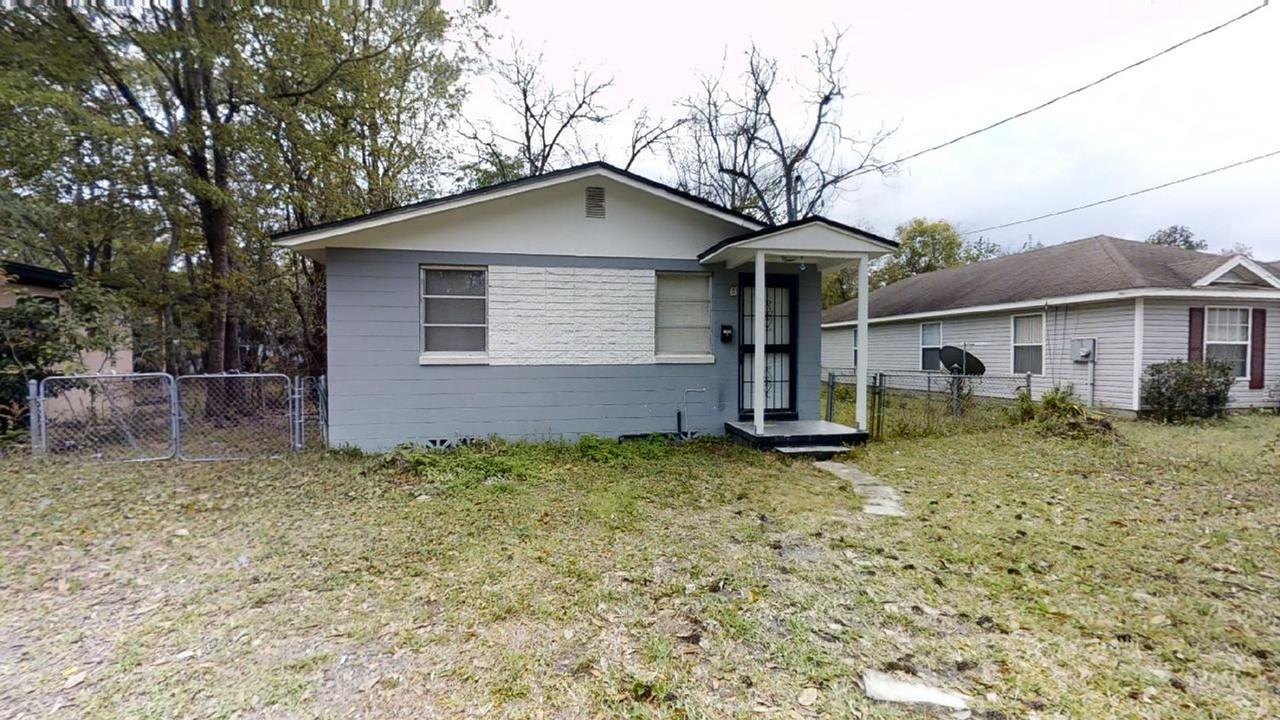 2178 W 41st St - Photo 2 of 25