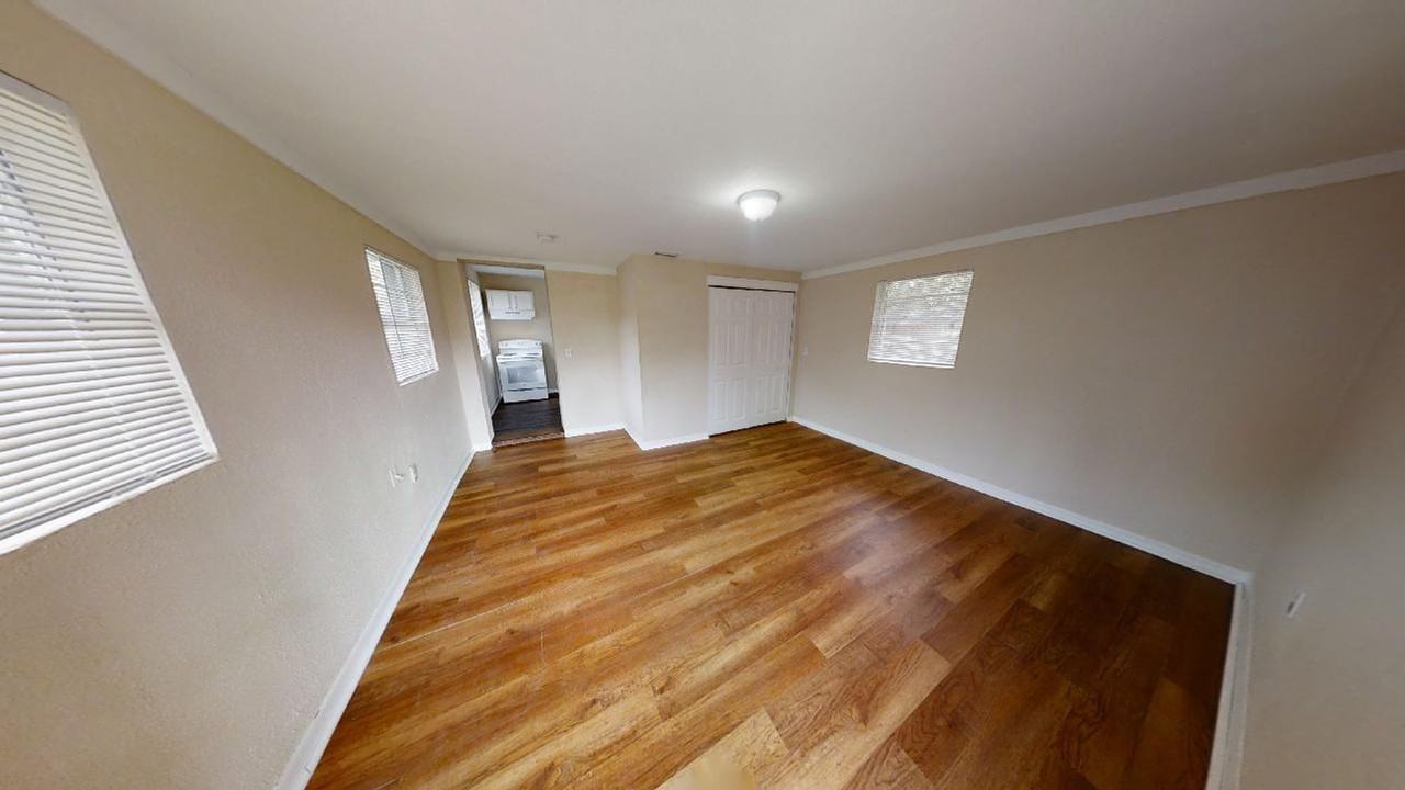 2178 W 41st St - Photo 4 of 25