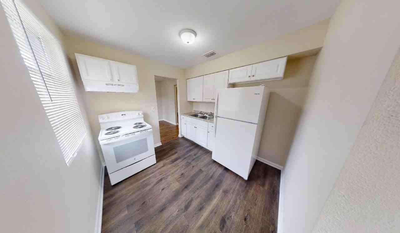 2178 W 41st St - Photo 5 of 25