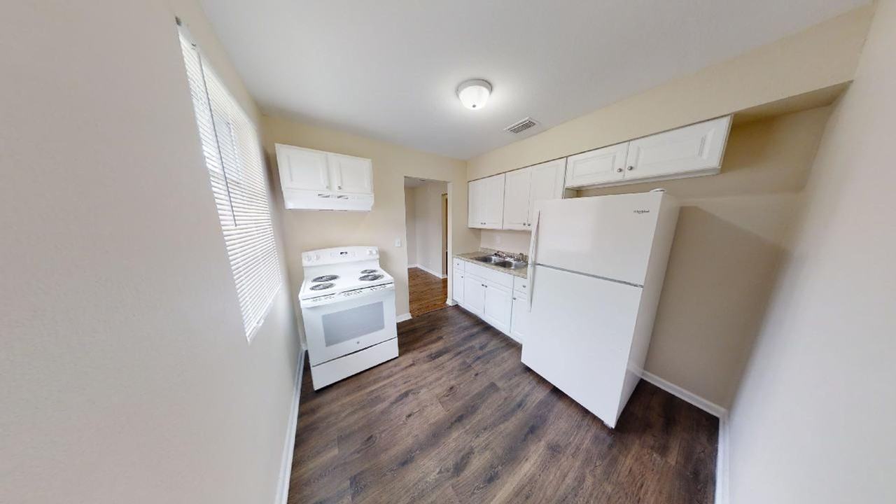 2178 W 41st St - Photo 6 of 25
