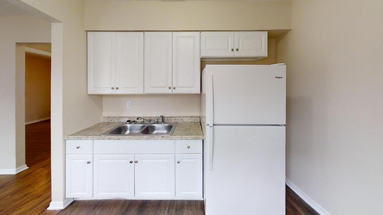 2178 W 41st St - Photo 7 of 25