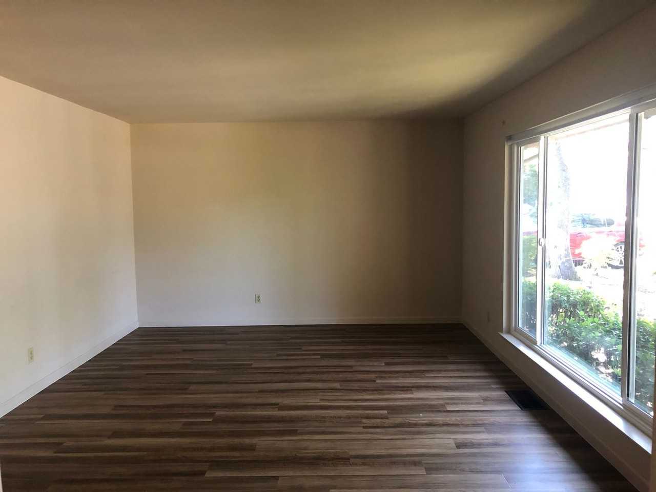 1010 Emerald Hills Ct - Photo 5 of 9