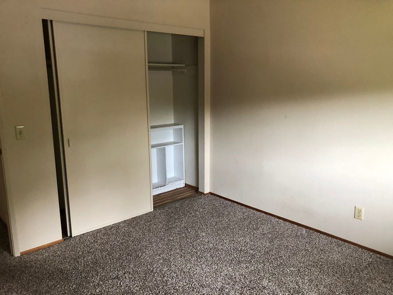 1010 Emerald Hills Ct - Photo 6 of 9