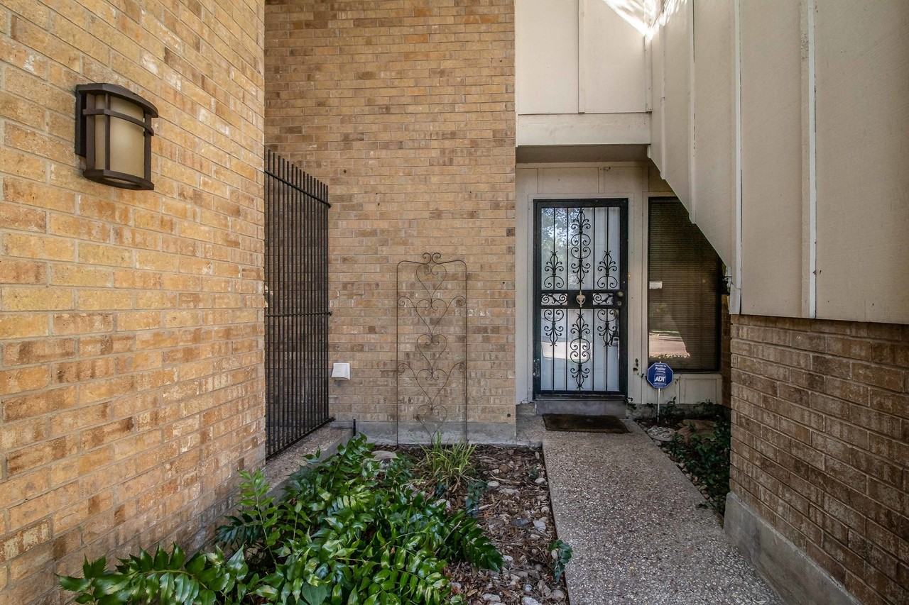 3704 Hulen Park Dr - Photo 4 of 42