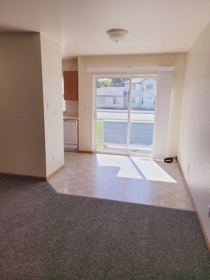 2491 Daws Dr #C - Photo 4 of 12