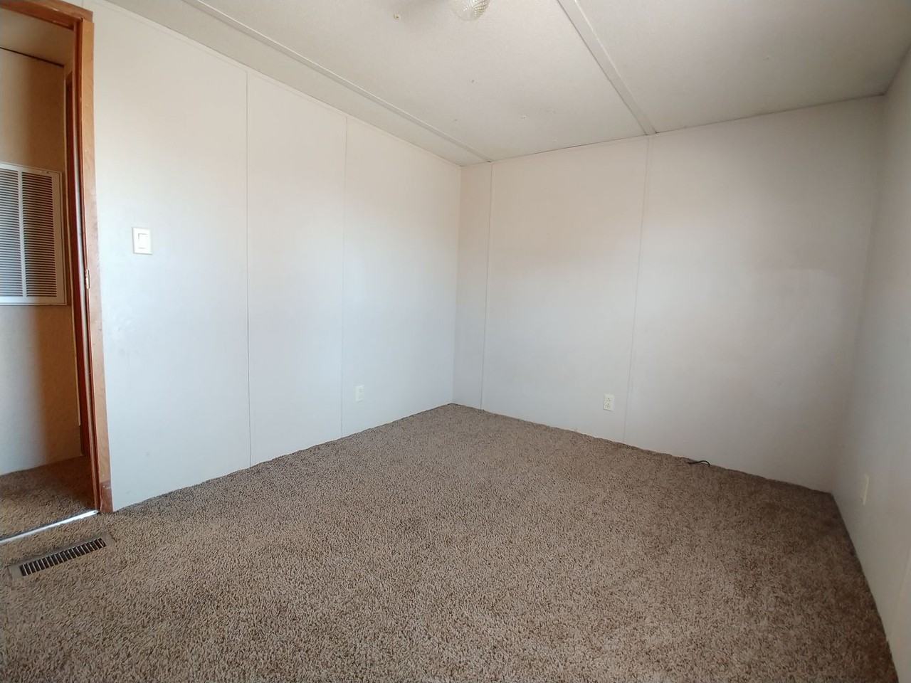 1302 Southport St - Photo 5 of 16