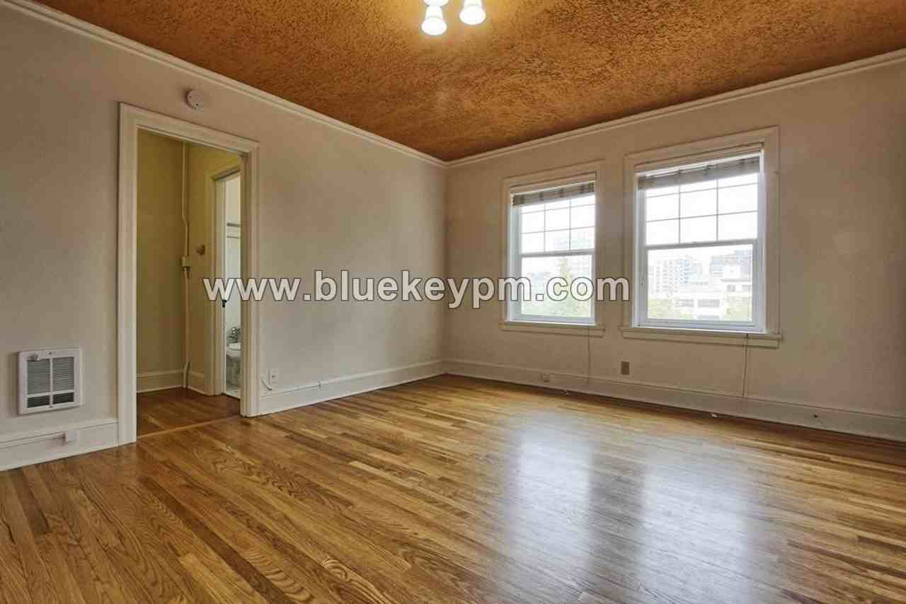 20 Nw 16th Ave #302 - Photo 5 of 10