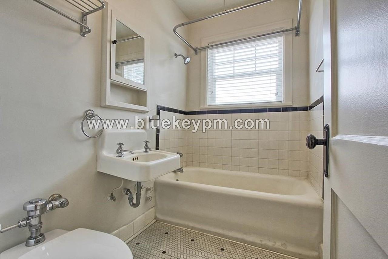 20 Nw 16th Ave #302 - Photo 6 of 10
