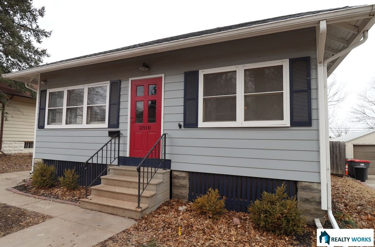 2810 Washington St - Photo 2 of 8