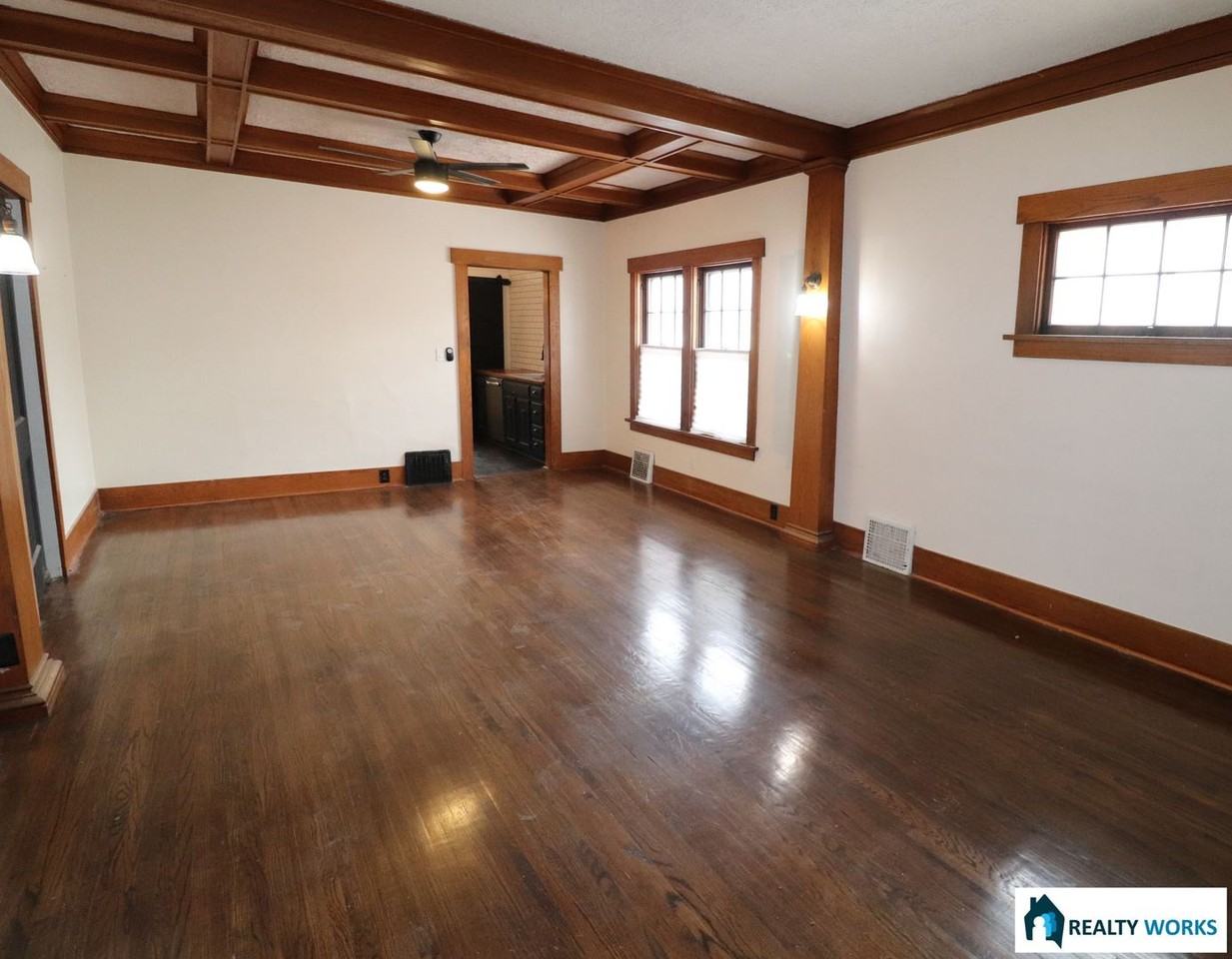 2810 Washington St - Photo 3 of 8