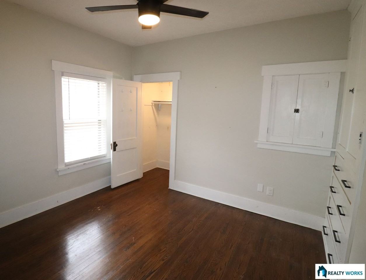 2810 Washington St - Photo 4 of 8