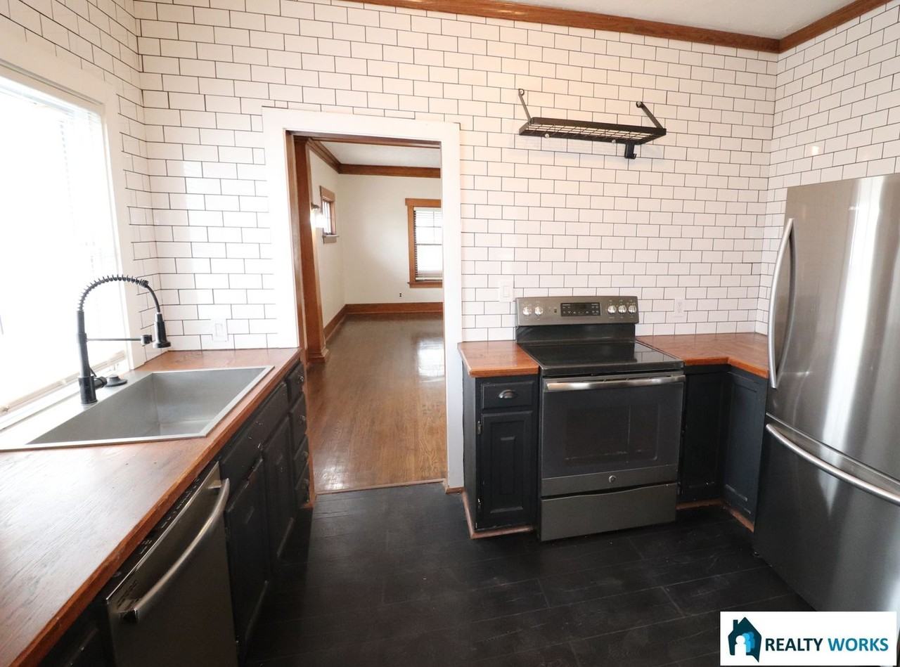 2810 Washington St - Photo 5 of 8