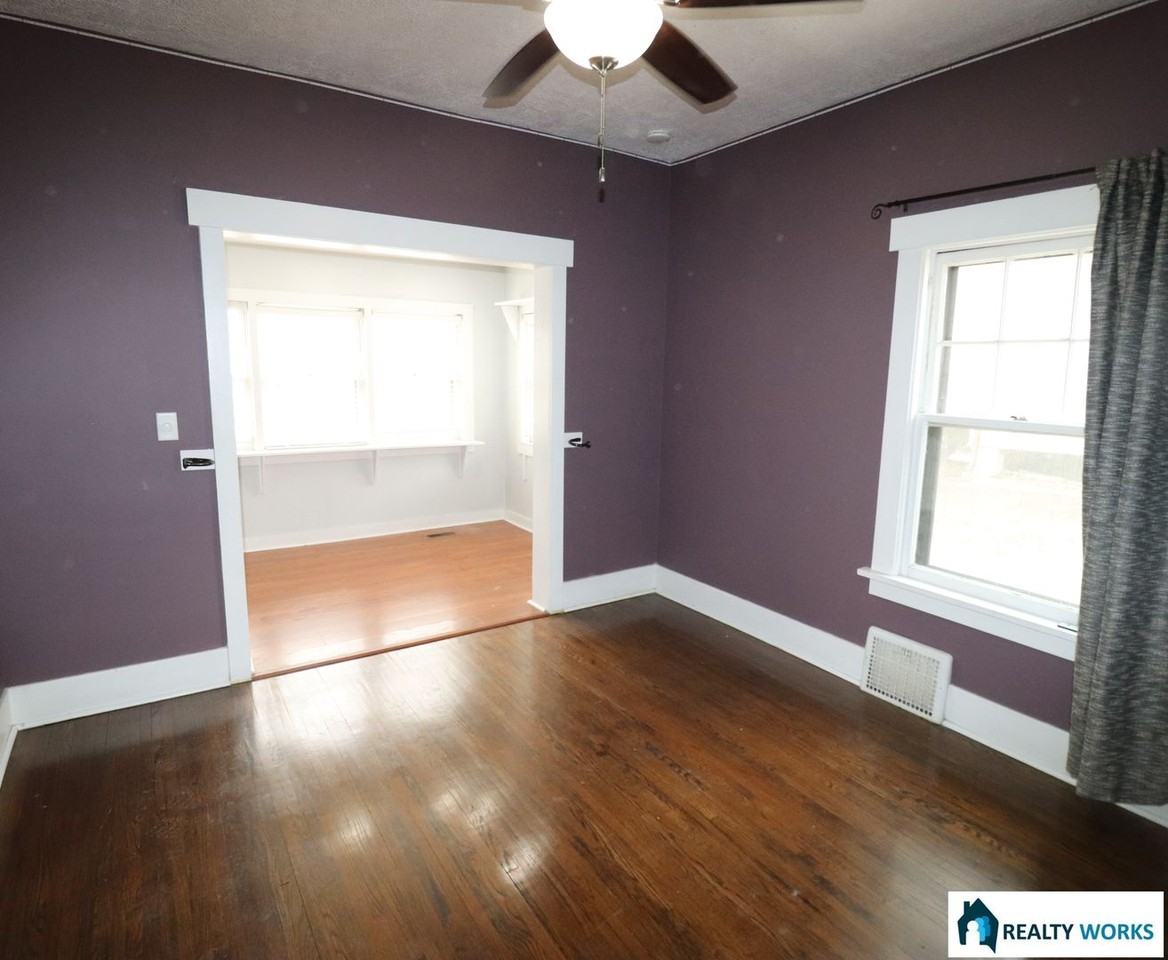 2810 Washington St - Photo 6 of 8