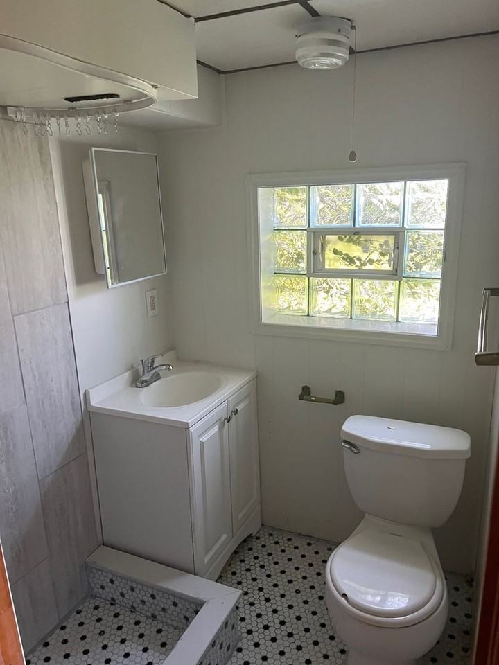 300 Barckhoff St - Photo 3 of 9