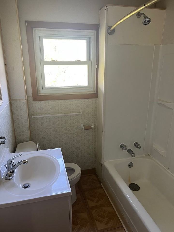 300 Barckhoff St - Photo 4 of 9