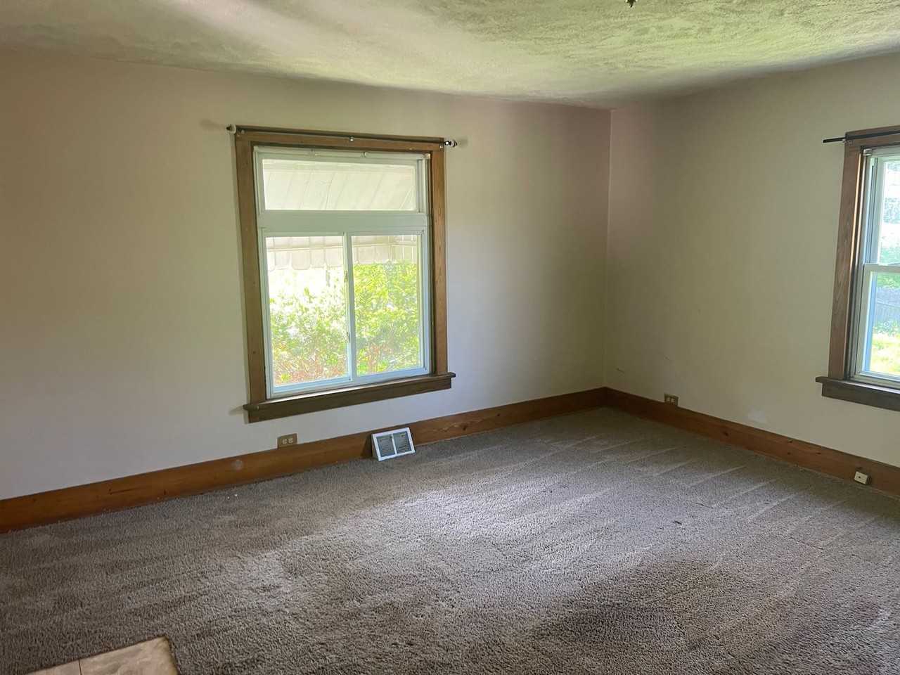 300 Barckhoff St - Photo 5 of 9