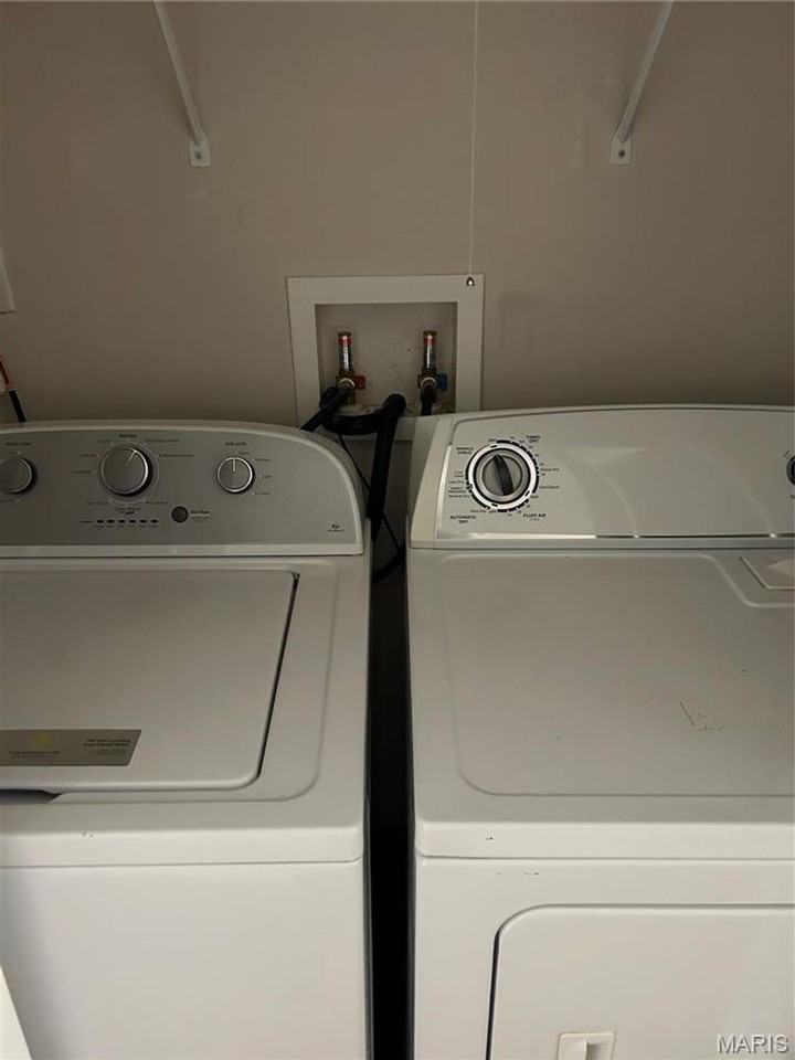 1951 Greenpoint Dr - Photo 6 of 15