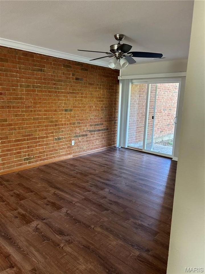 1951 Greenpoint Dr - Photo 7 of 15