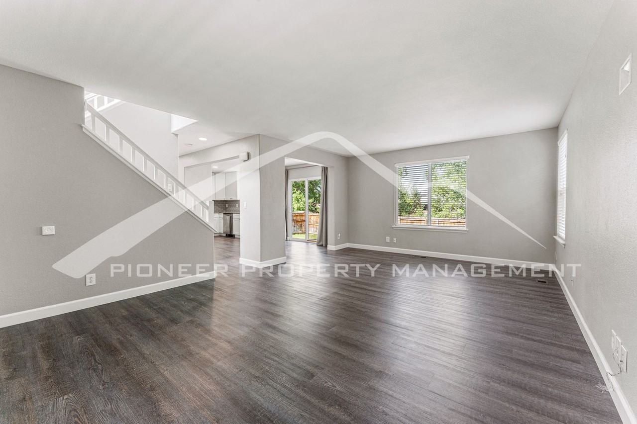 2649 Fernwood Pl - Photo 2 of 16