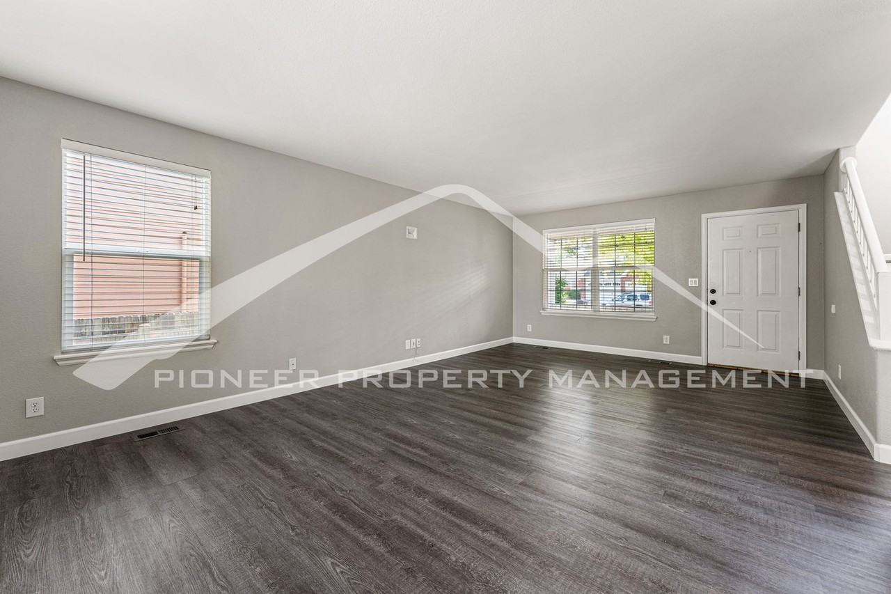 2649 Fernwood Pl - Photo 3 of 16