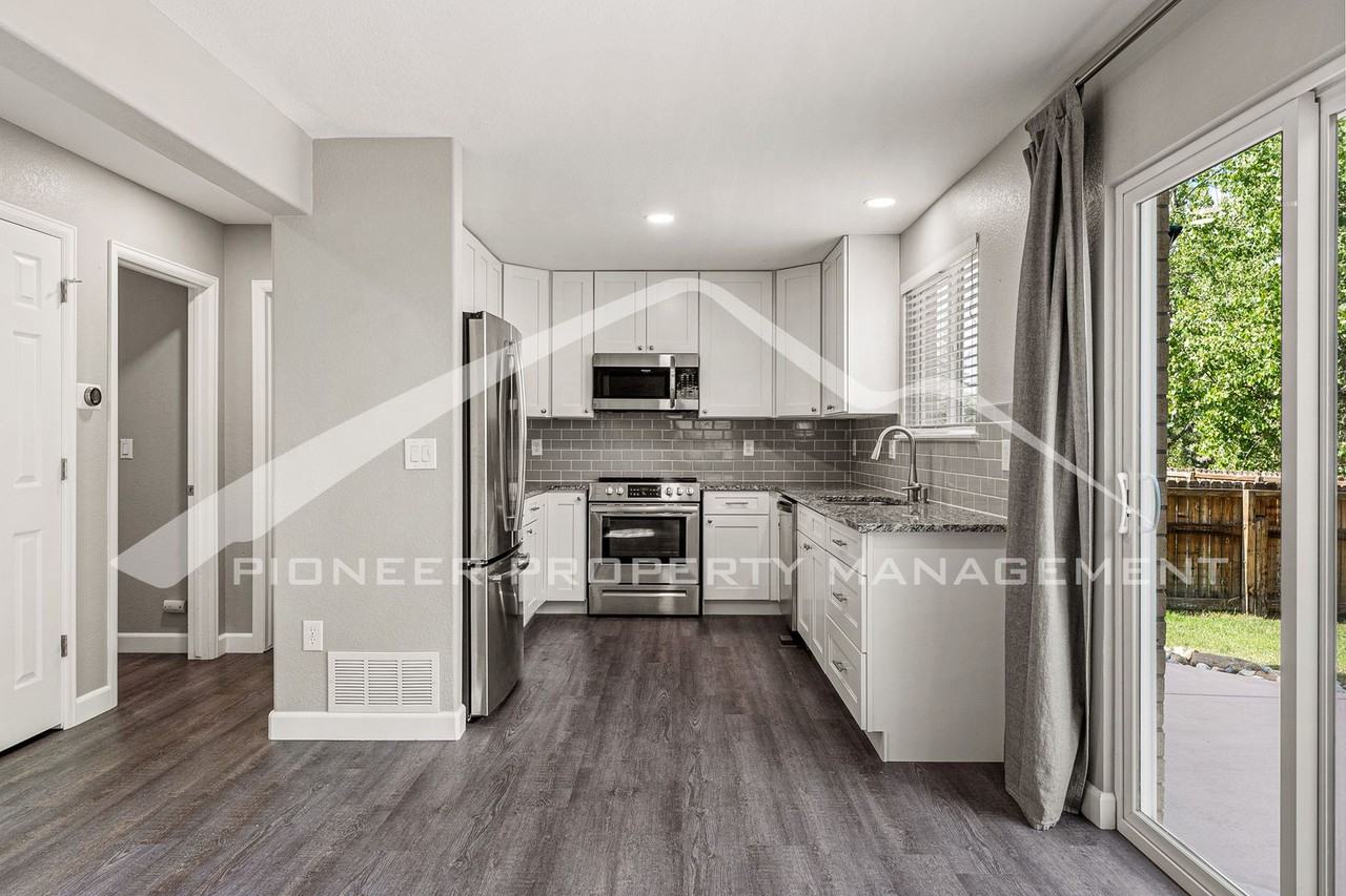 2649 Fernwood Pl - Photo 4 of 16