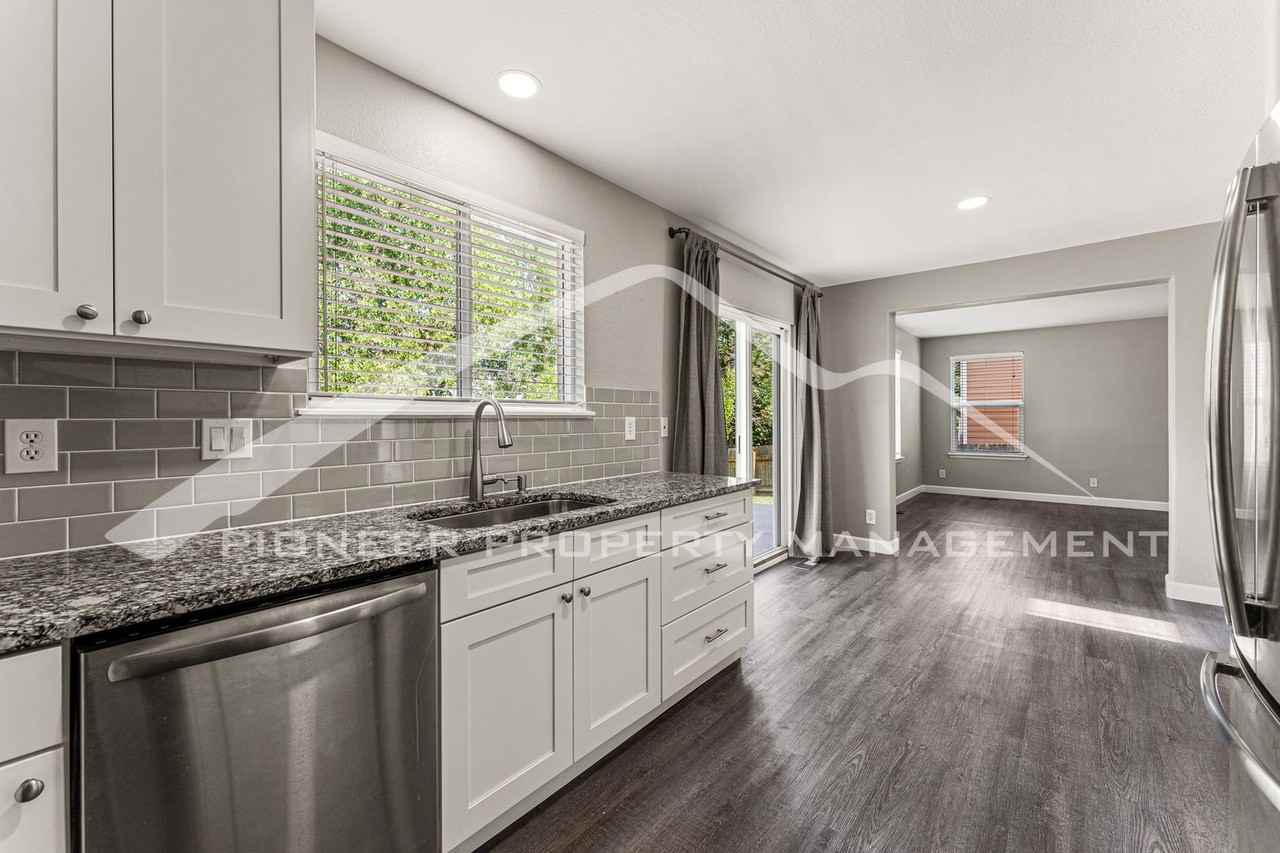 2649 Fernwood Pl - Photo 5 of 16